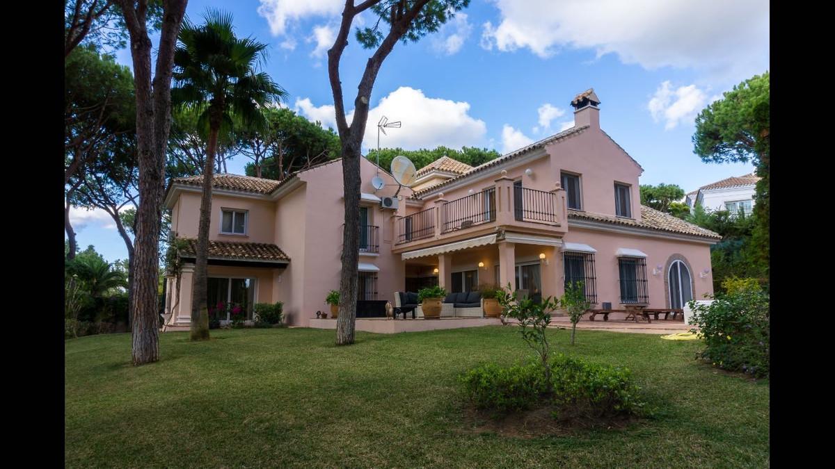 Villa Detached in Hacienda Las Chapas