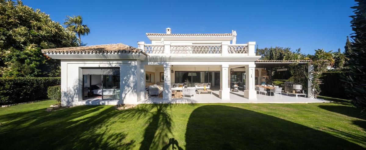 Villa Detached in Guadalmina Baja