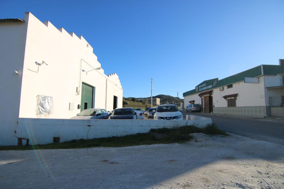 Plot Commercial in Coín