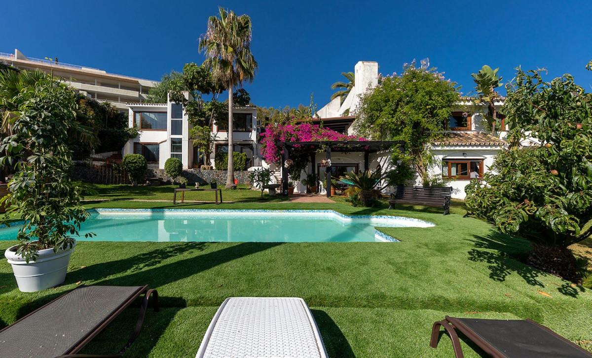 Villa Detached in Nueva Andalucía