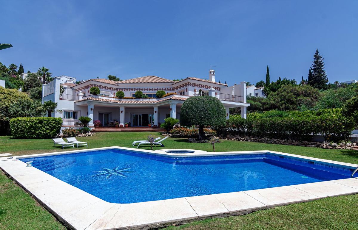 Villa Detached in El Paraiso