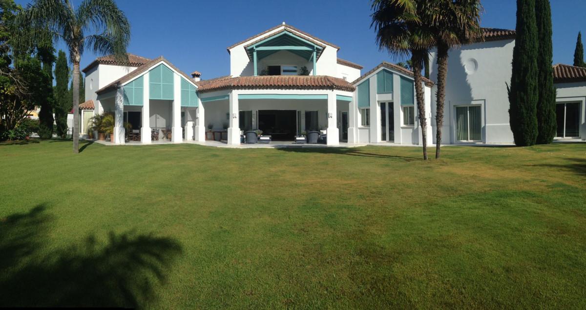 Villa Detached in Guadalmina Baja