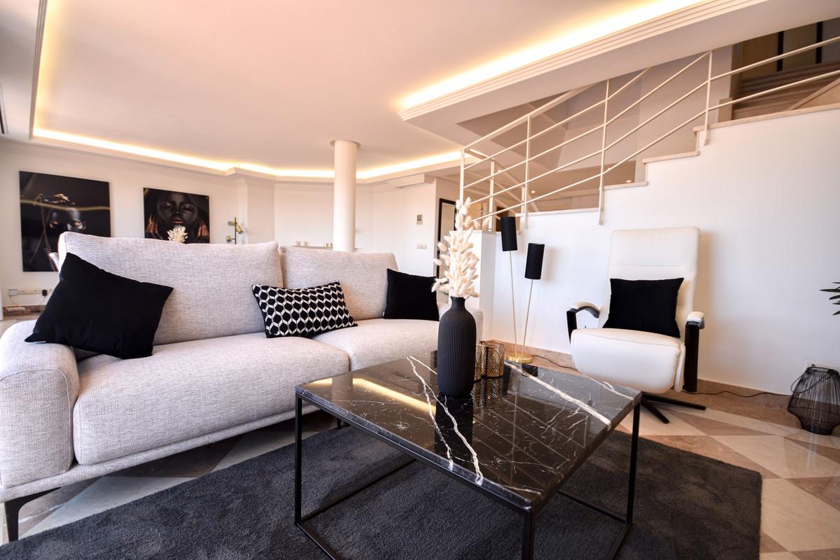 Apartment Penthouse in Nueva Andalucía