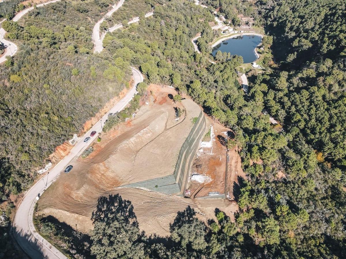 Plot Residential in Benahav&iacute;s