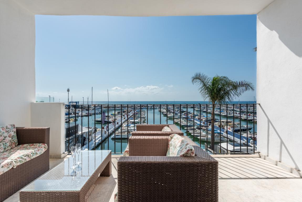 Apartment Penthouse in Puerto Banús