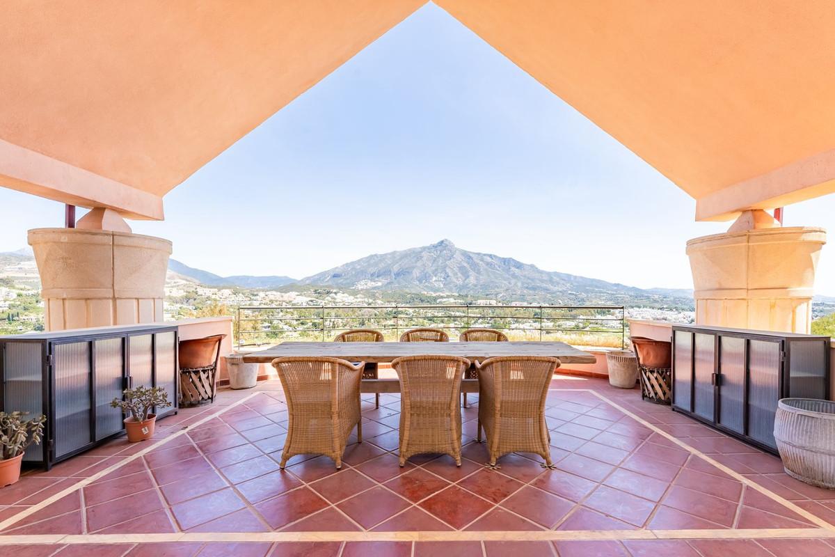 Apartment Penthouse in Nueva Andalucía