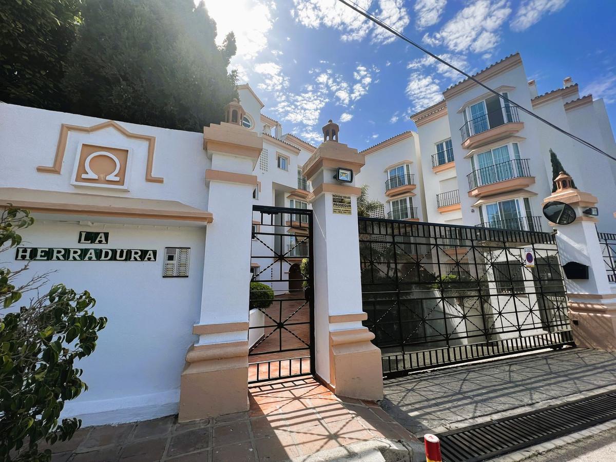 Apartment Middle Floor in Puerto Banús
