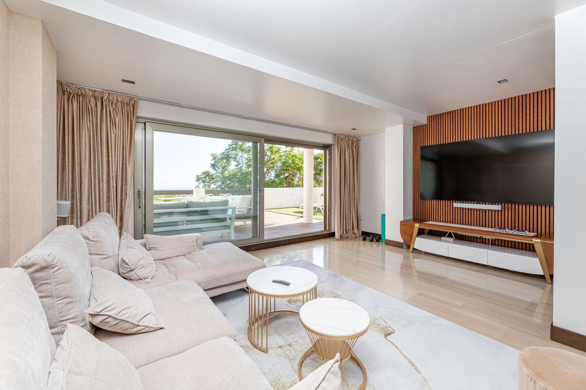 Apartment Middle Floor in Benahavís
