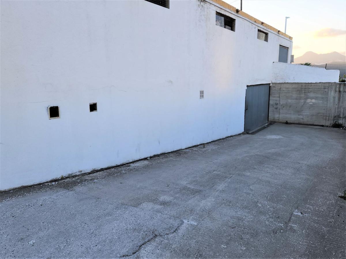 Commercial Garage in Manilva
