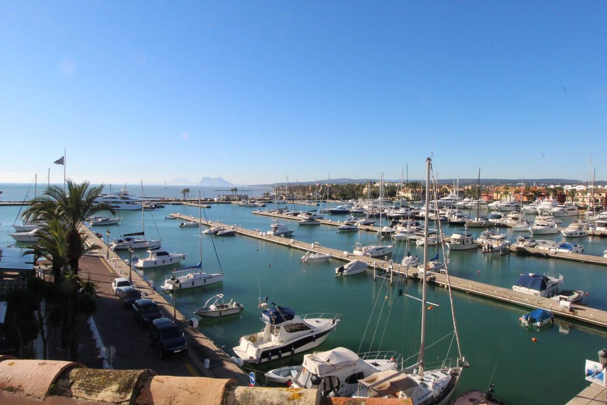 Apartment Penthouse in Sotogrande Puerto