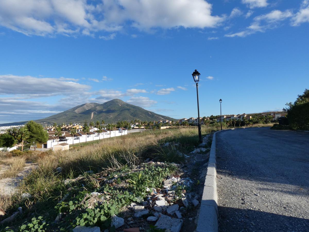 Plot Residential in Co&iacute;n