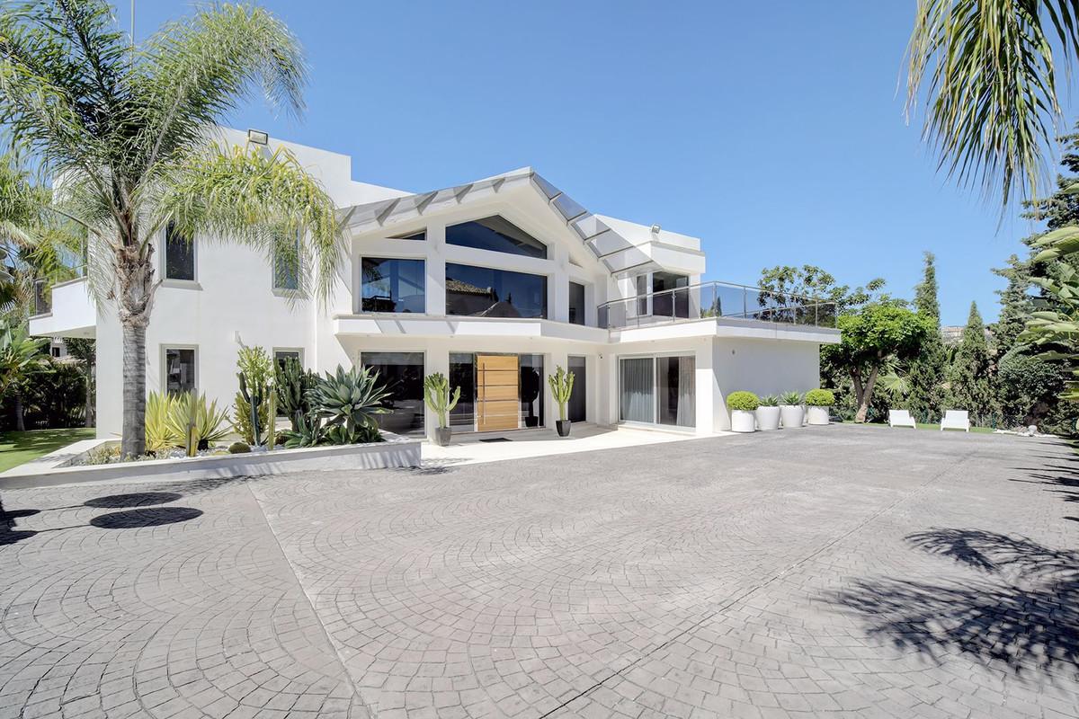 Villa Detached in Nueva Andalucía
