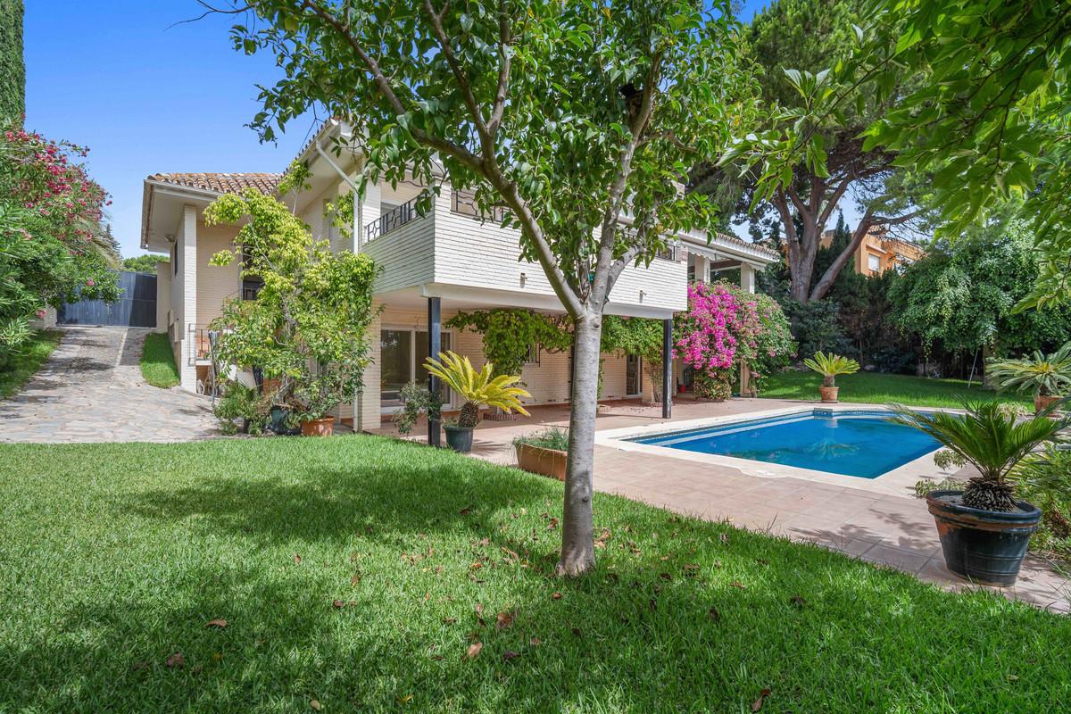 Villa Detached in Guadalmina Alta