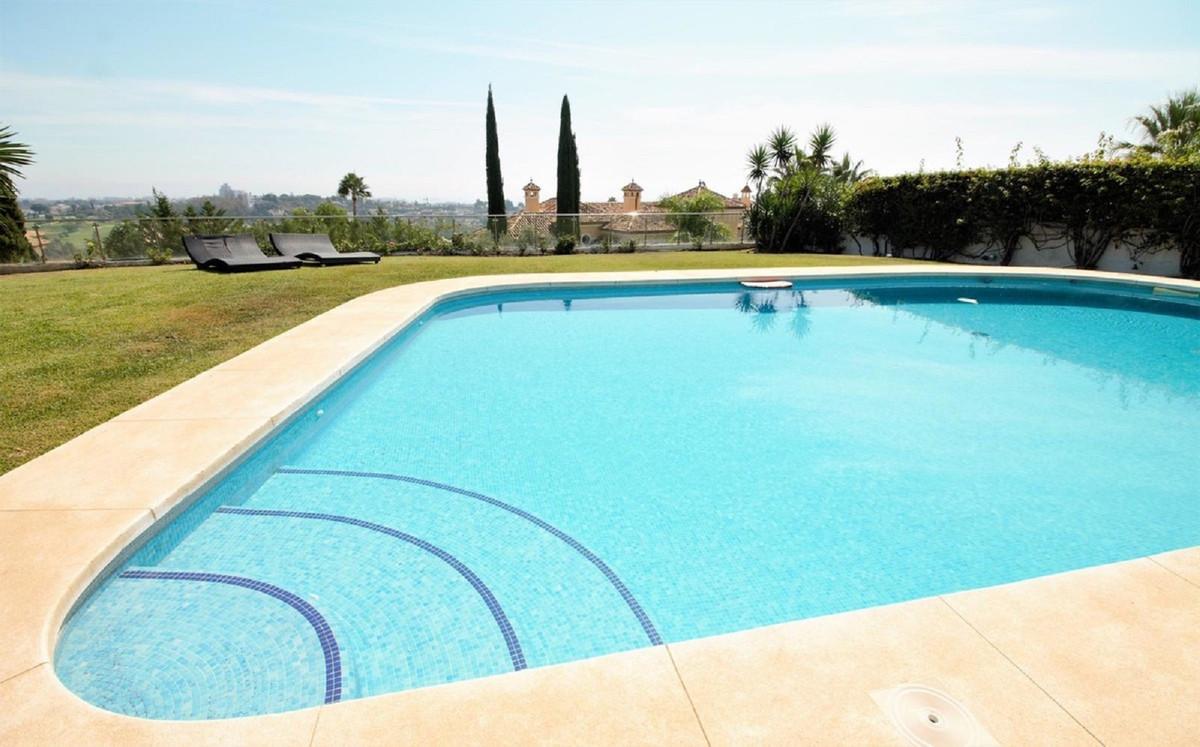 Villa Detached in El Paraiso
