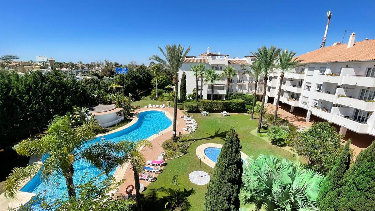 Apartment Penthouse Duplex in Nueva Andaluc&iacute;a
