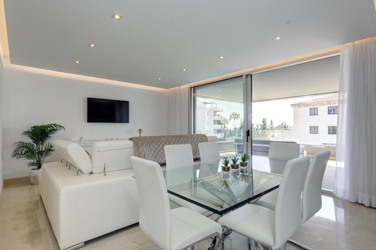 Apartment Penthouse in Nueva Andalucía