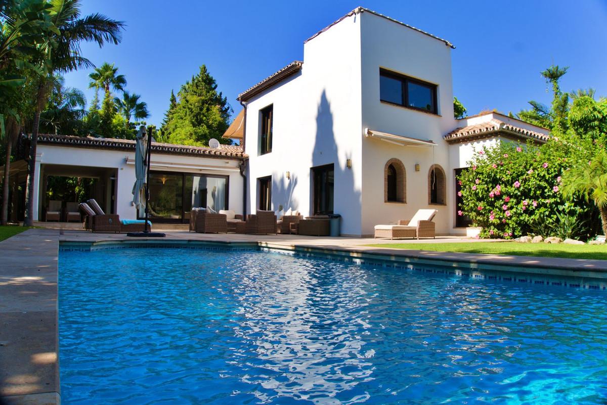 Villa Detached in Nueva Andalucía
