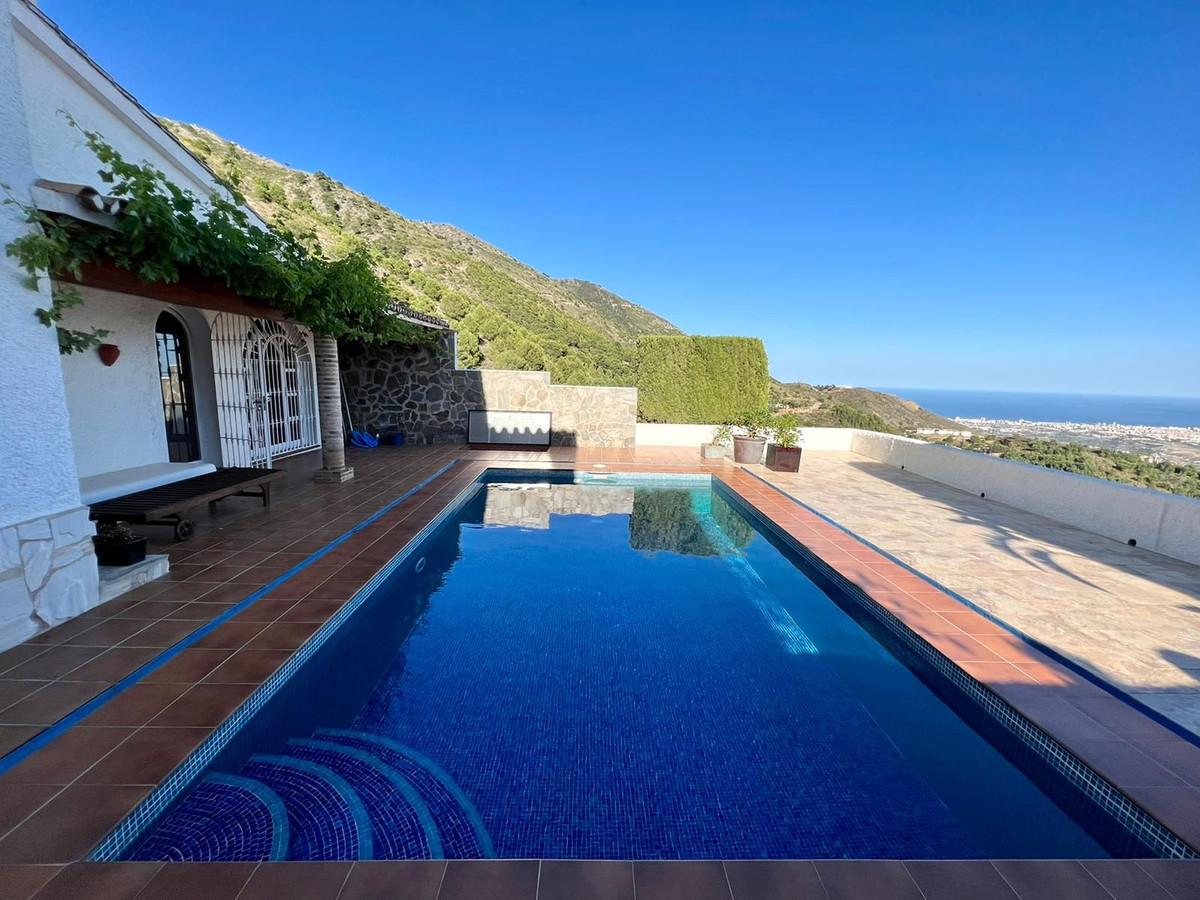 Villa Detached in Valtocado