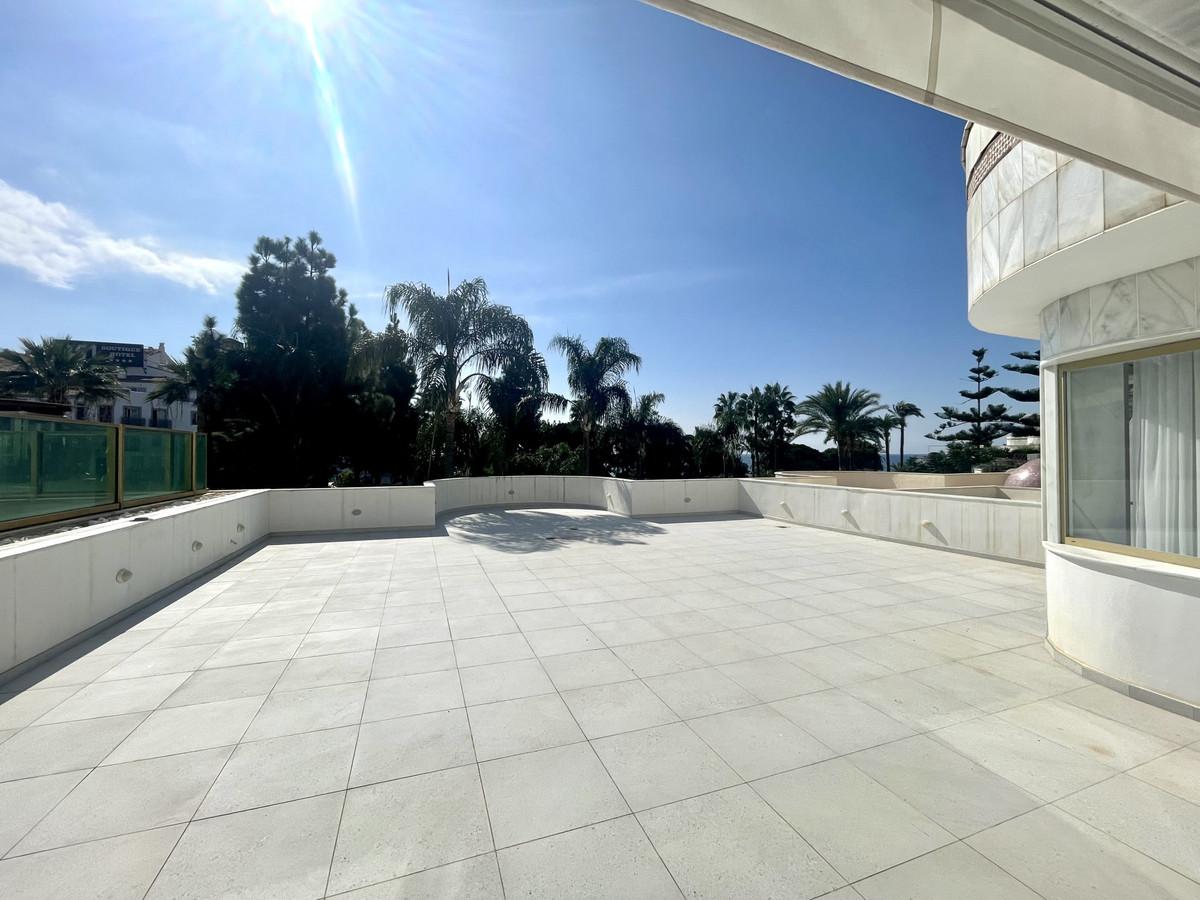 Apartment Middle Floor in Puerto Banús