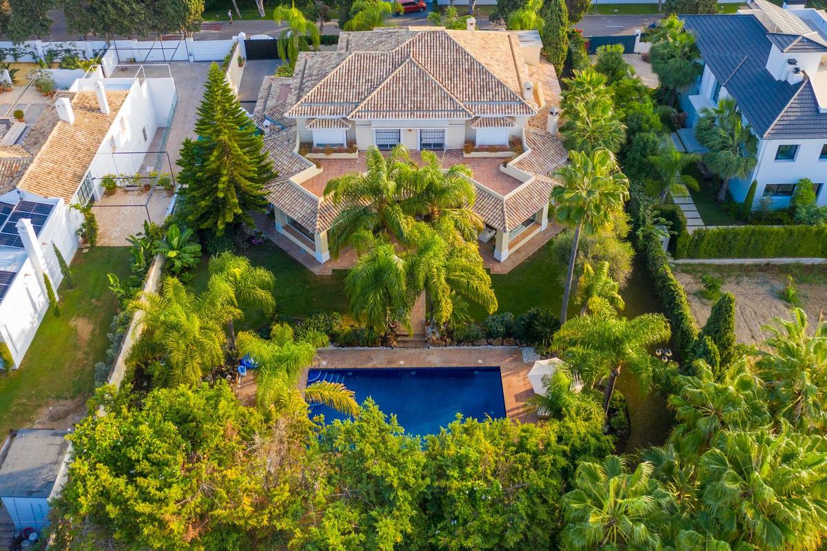 Villa Detached in Guadalmina Baja