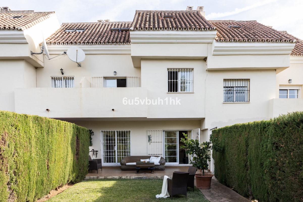 Townhouse Terraced in Nueva Andalucía