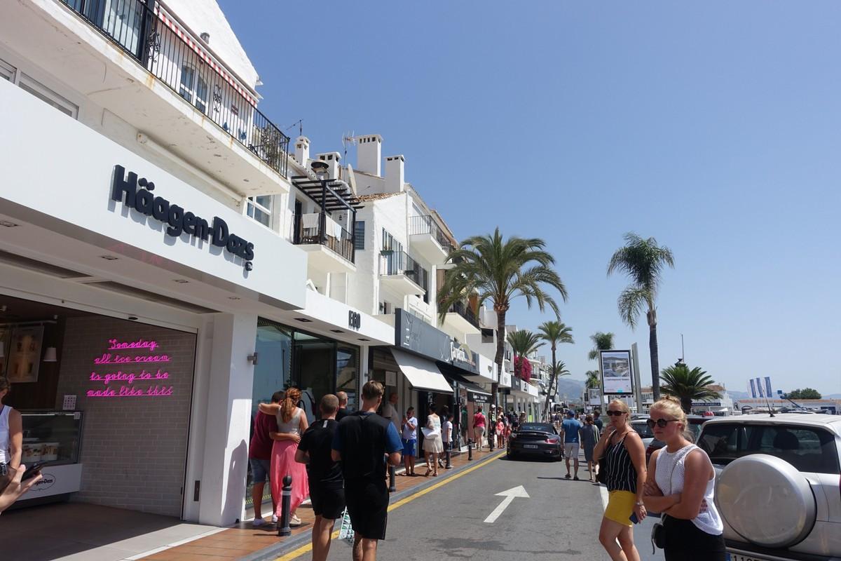 Commercial Shop in Puerto Banús