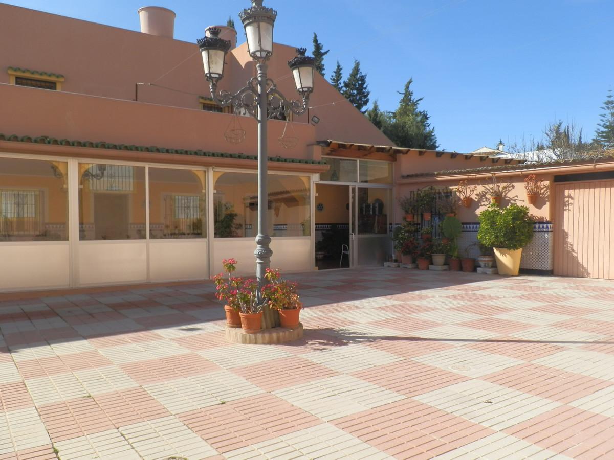 Commercial Restaurant in Benahavís
