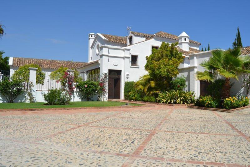 Villa Detached in Guadalmina Baja