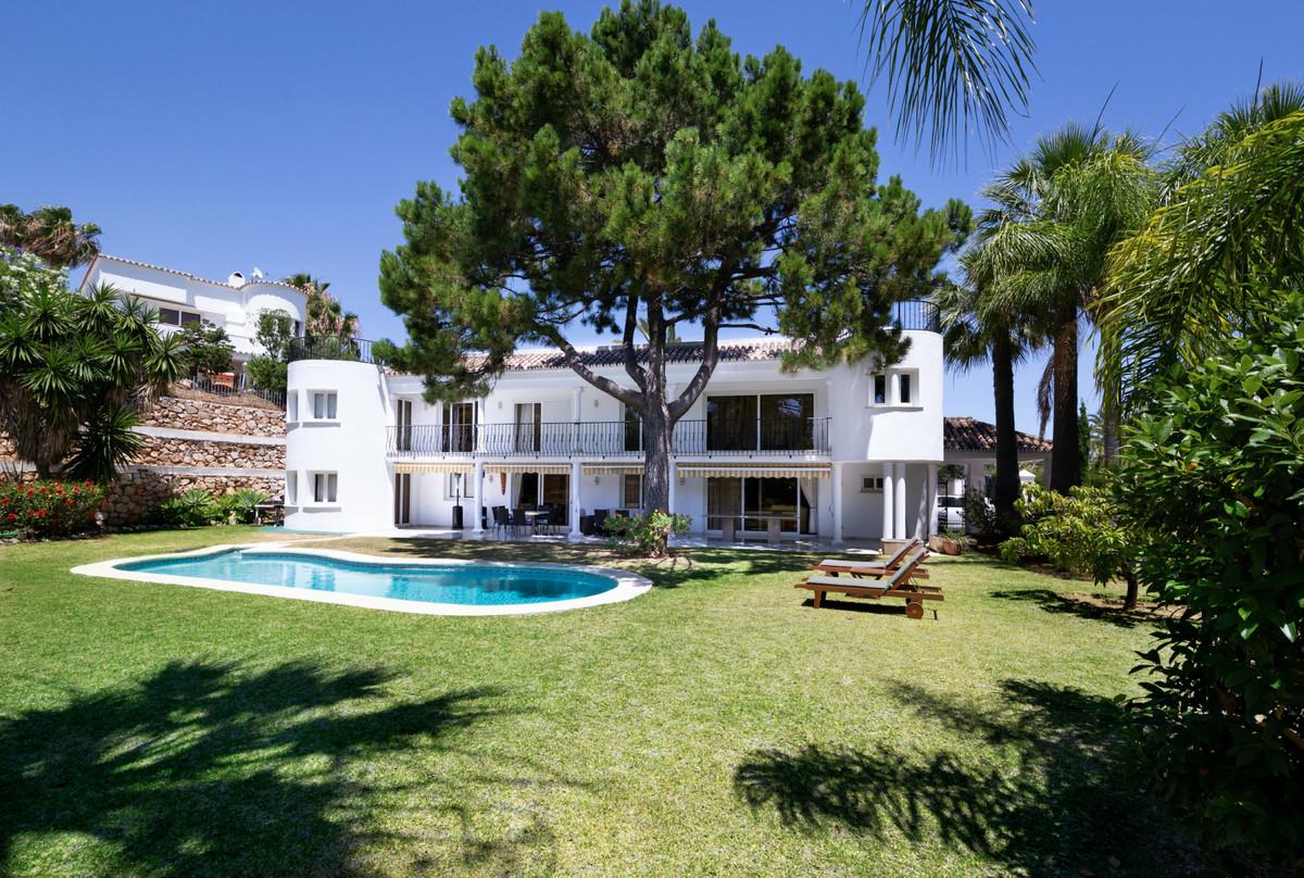 Villa Detached in Sierra Blanca