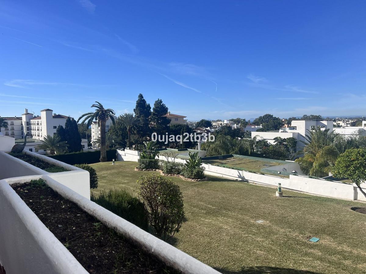 Apartment Penthouse in Nueva Andalucía