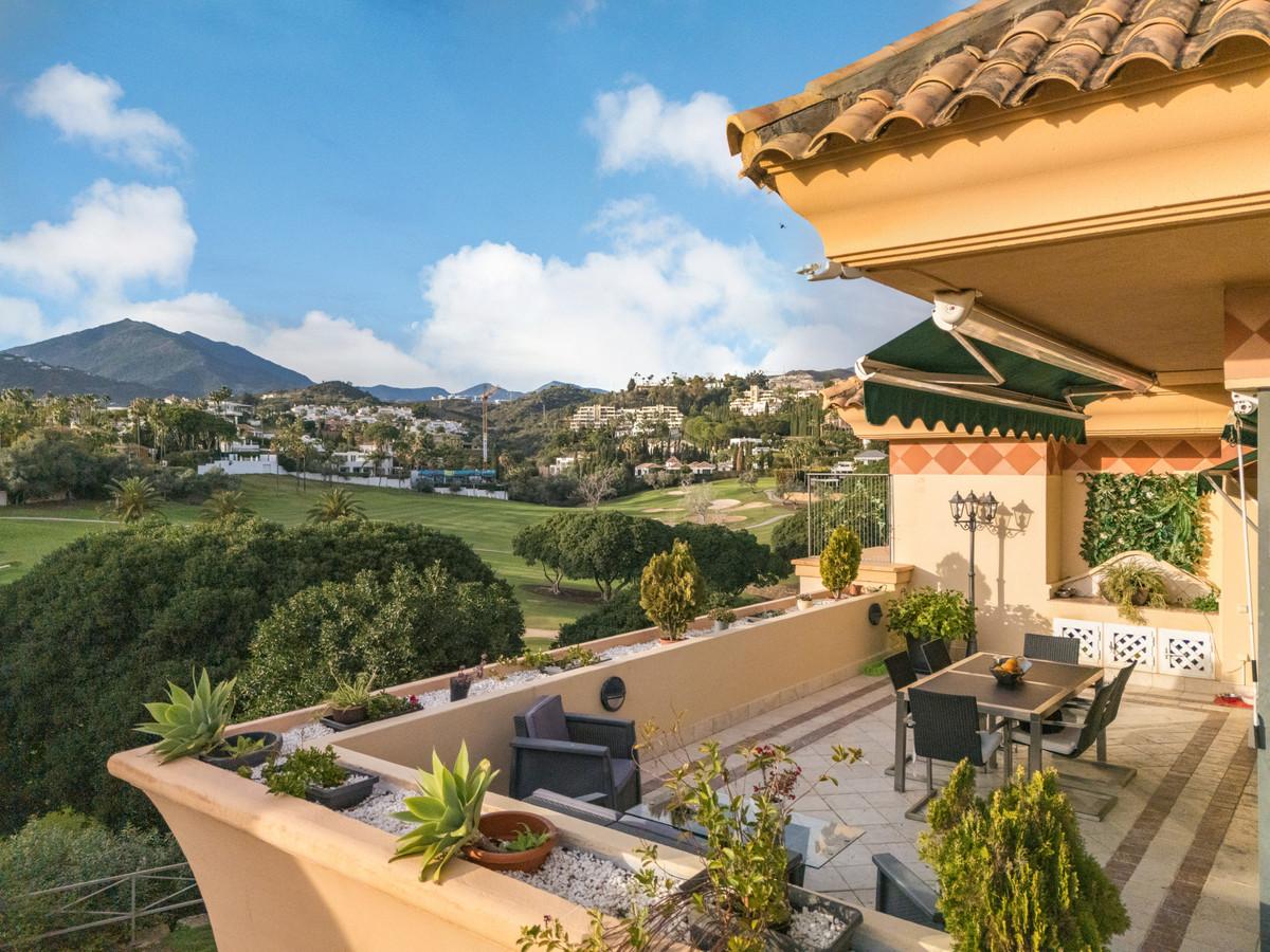 Apartment Penthouse in Nueva Andalucía