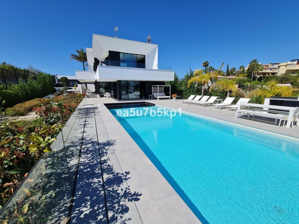 Villa Detached in New Golden Mile
