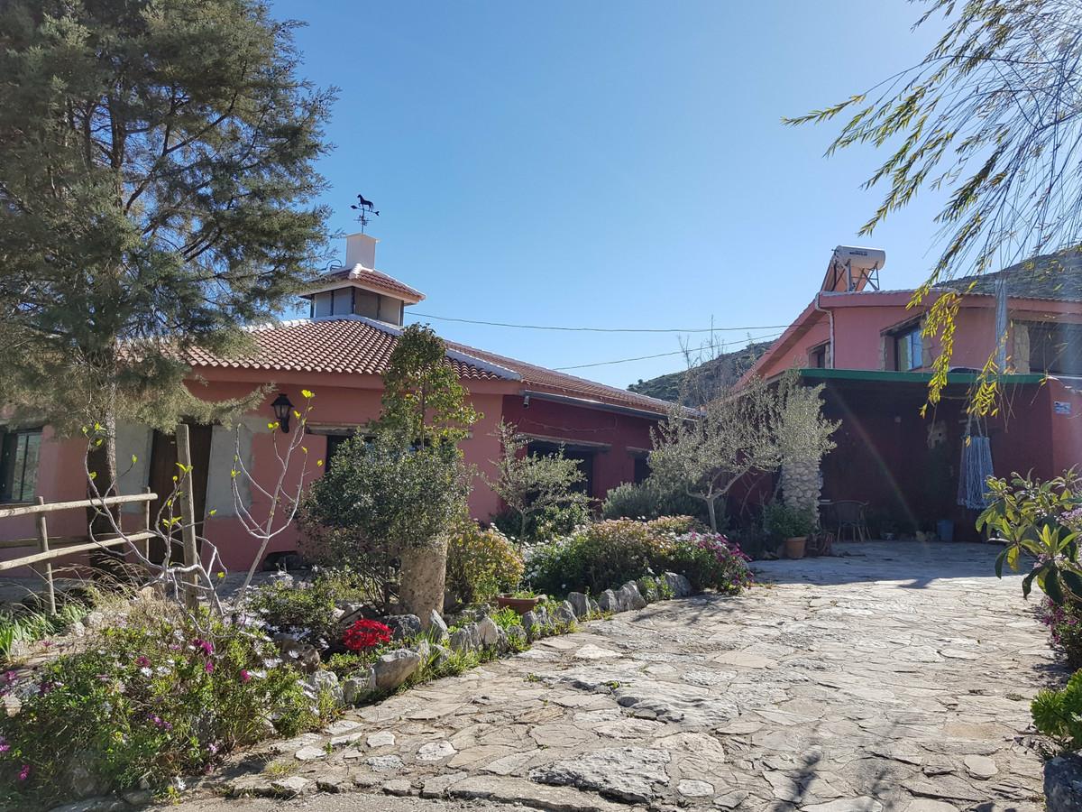 Commercial Hotel in Valle de Abdalajis