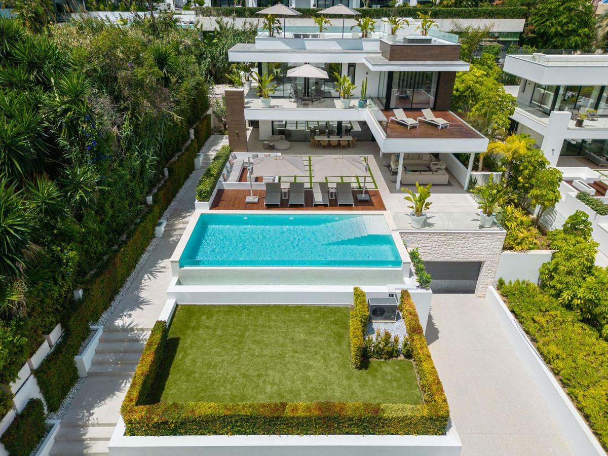 Villa Detached in Nueva Andalucía