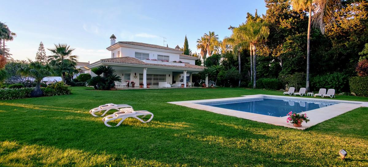 Villa Detached in Guadalmina Baja