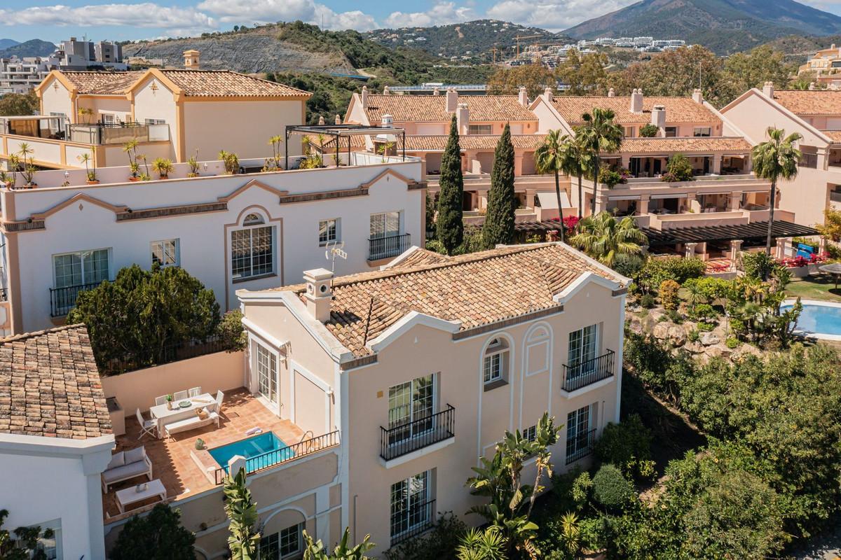 Villa Semi Detached in Nueva Andalucía