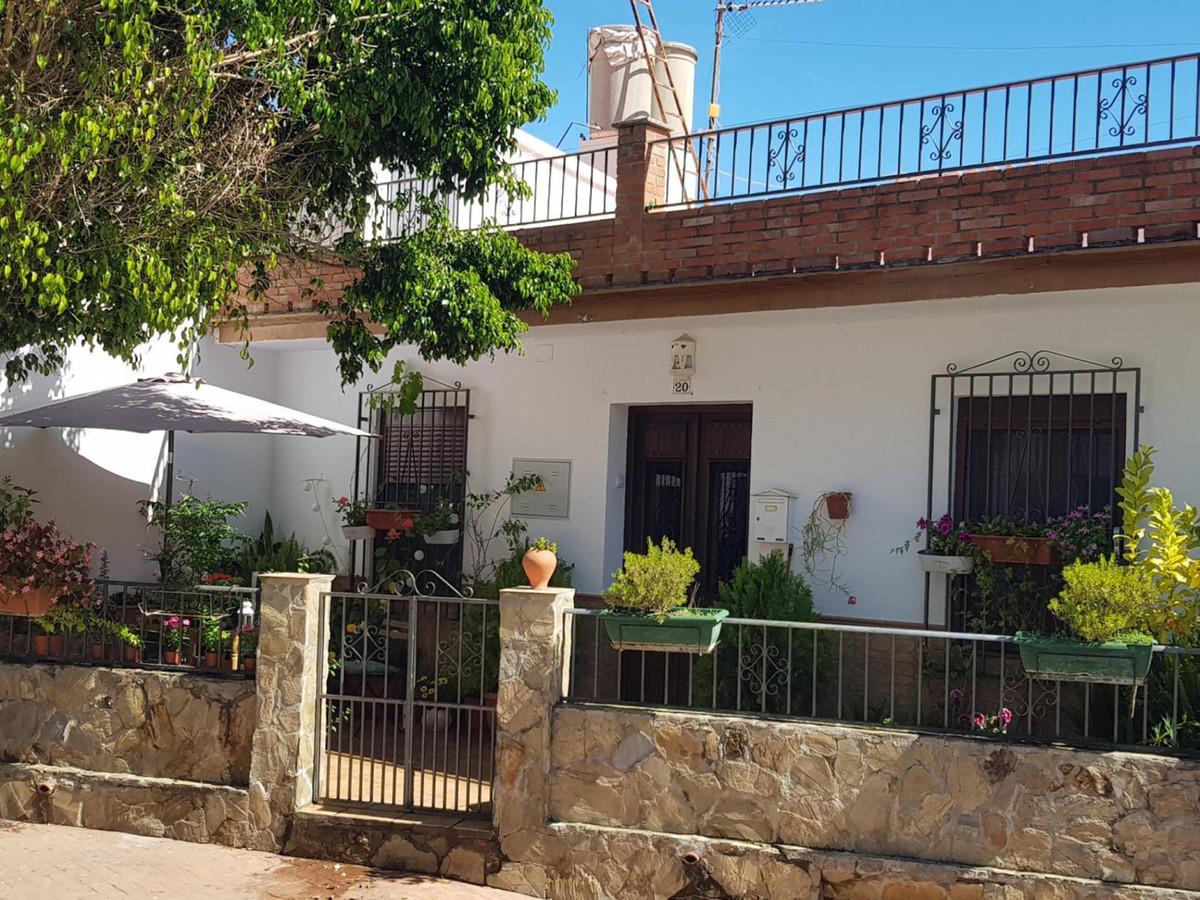 Townhouse Detached in Guaro