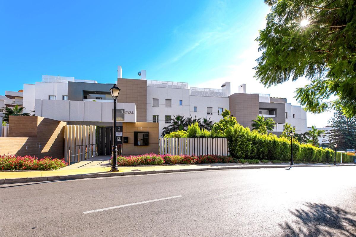 Apartment Middle Floor in Nueva Andalucía