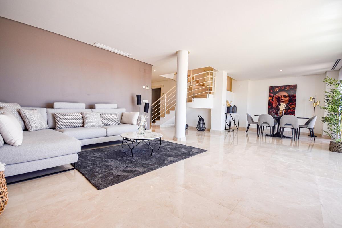 Apartment Penthouse in Nueva Andalucía