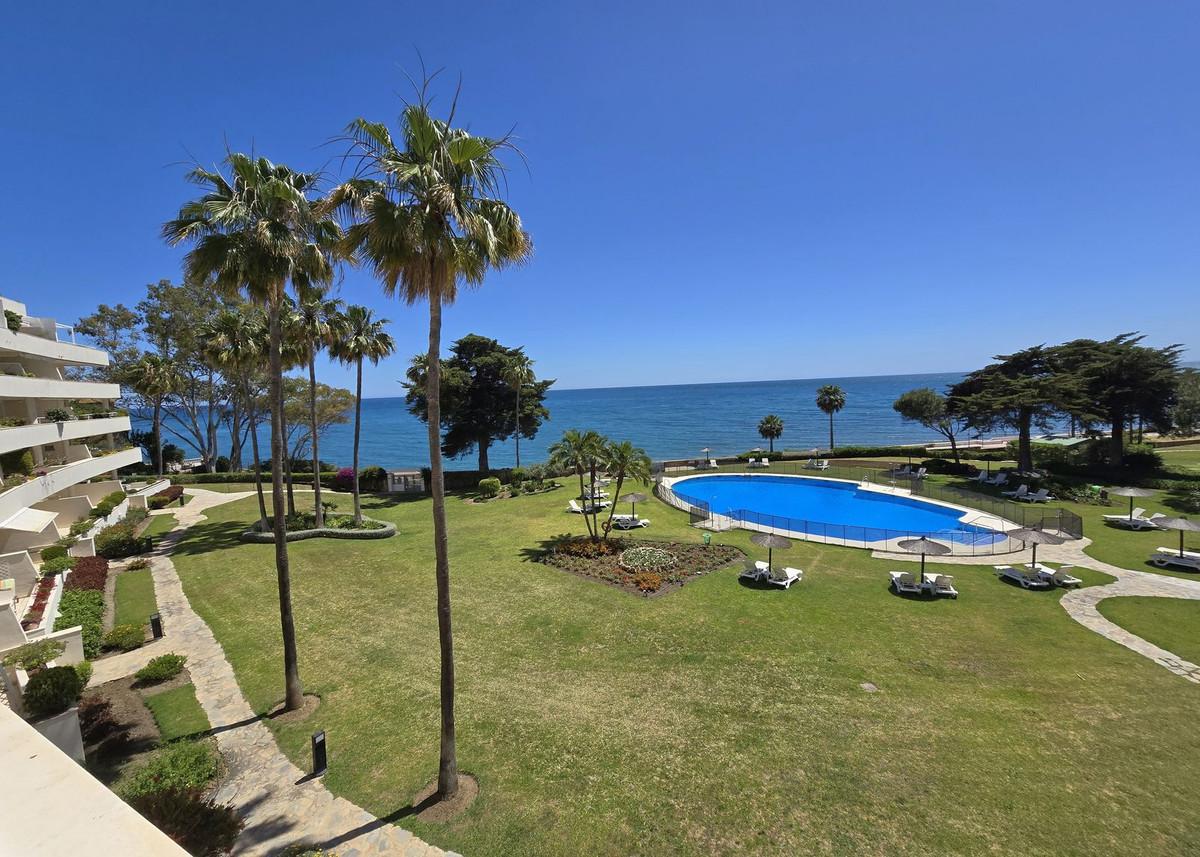 Apartment Middle Floor in Estepona