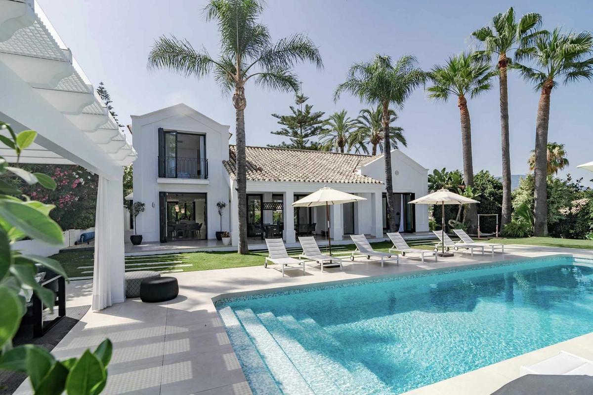 Villa Detached in Nueva Andalucía