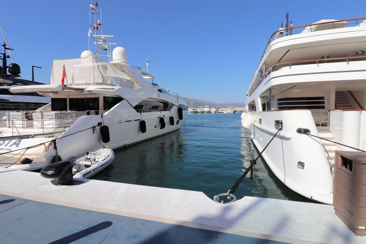 Commercial Mooring in Puerto Banús
