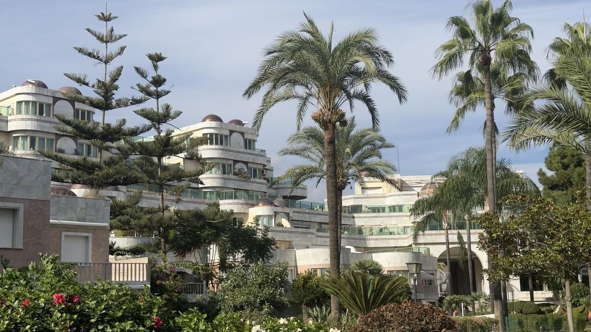 Apartment Middle Floor in Puerto Banús