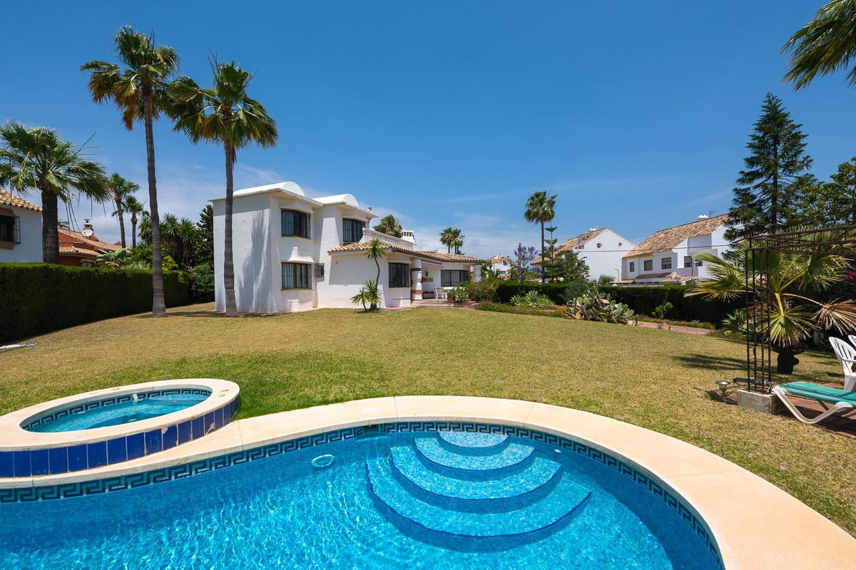 Villa Detached in Estepona
