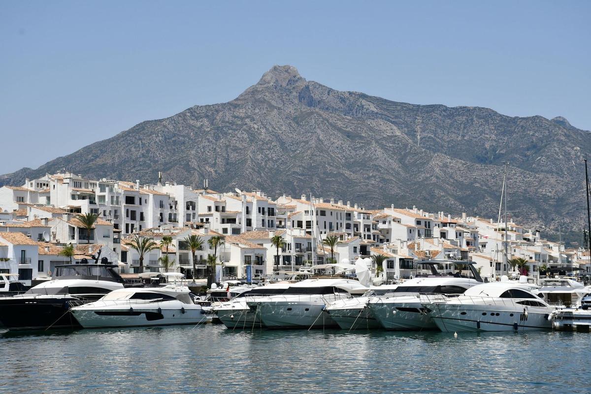 Commercial Restaurant in Puerto Banús