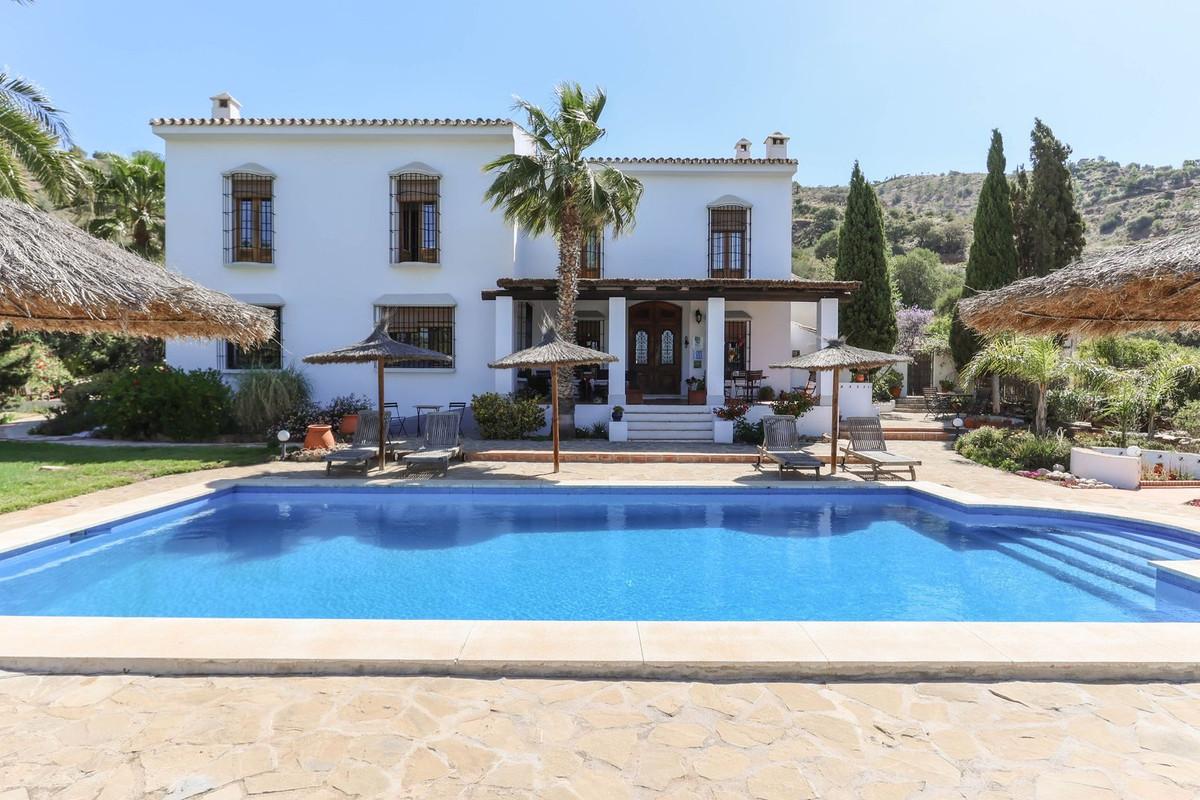 Commercial Bed and Breakfast in Alora