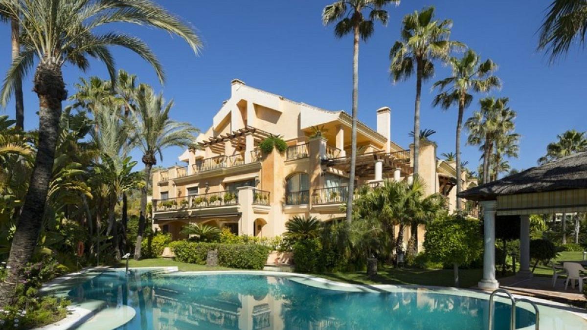 Apartment Middle Floor in Puerto Ban&uacute;s