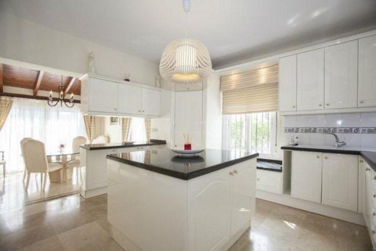 Villa Detached in Nueva Andalucía