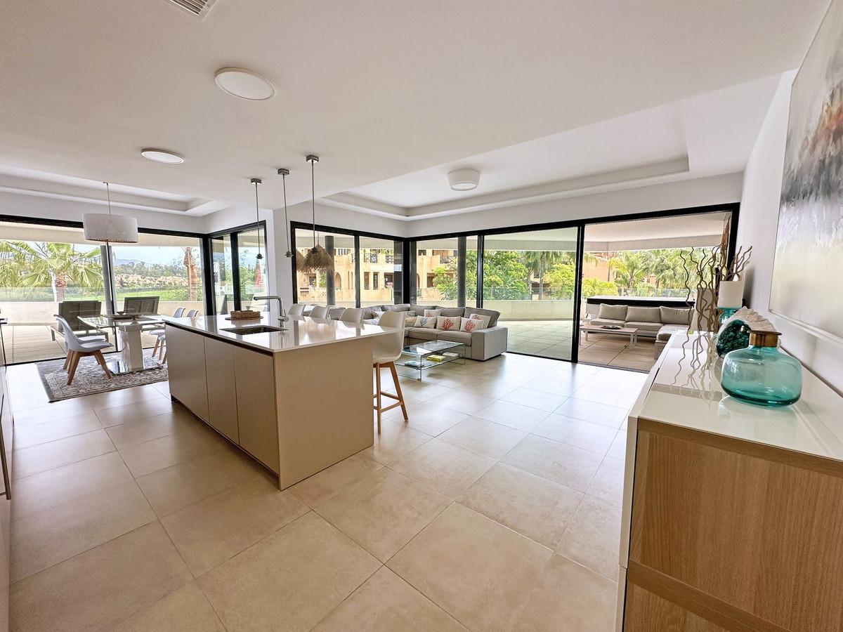 Apartment Middle Floor in Estepona