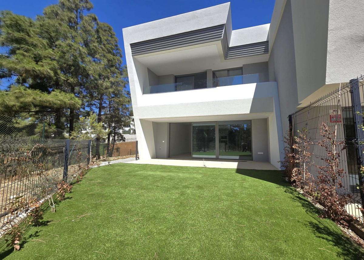 Villa Semi Detached in El Chaparral